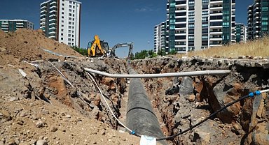 Diyarbakır Mahabad Bulvarı'nda içme suyu hattına deplase