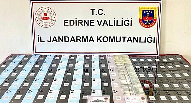 Edirne'de kaçak cep telefonu ve dolar ele geçirildi!