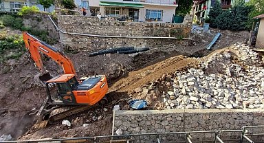 İzmit'te tehlike arz eden istinat duvarı yenilendi