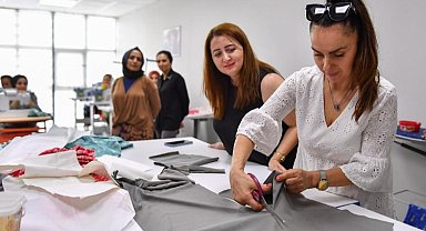 Kadınlar üretiyor, çocuklar seviniyor