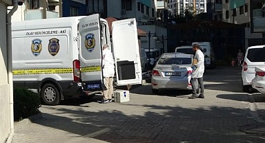 Kız arkadaşını öldürüp, 7 katlı binadan atlayarak intihar etti