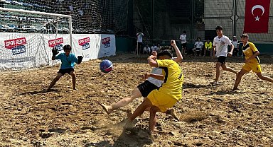 Kocaeli Gölcük'te 'kum futbolu' heyecanı