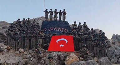 Komandolardan dayanıklılık bayrak koşusu