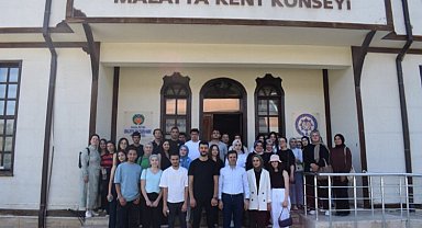 Malatya Kent Konseyi'ne öğrencilerden ziyaret