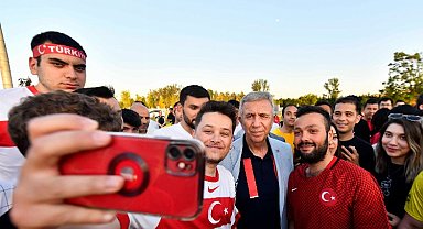 Milli coşkuya Mansur Yavaş da ortak oldu