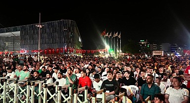 Milli Takım Almanya’da, Bursalılar meydanlarda coşku yaşadı