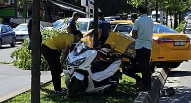 Pendik'te ticari taksi ile motosiklet çarpıştı: 1 yaralı