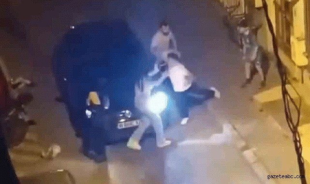 Sokak ortasında kız arkadaşına şiddet uyguladı