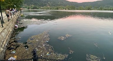 Turistik göl çöplüğe döndü