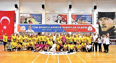 Veteranlar badminton şenliği başladı