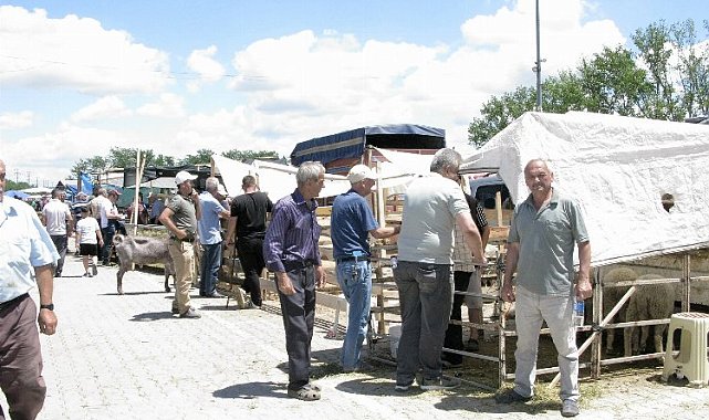 Yenişehir Kurban Pazarı'nda arife günü hareketliliği