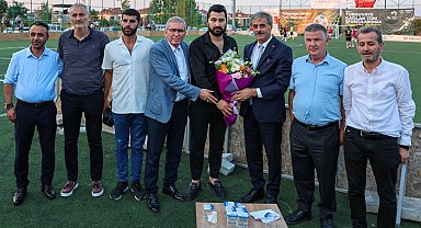 Açılış maçının santrasını Başkan Alemdar yaptı