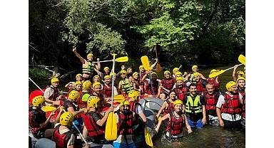 Adrenalin tutkunu mimarların Rafting heyecanı