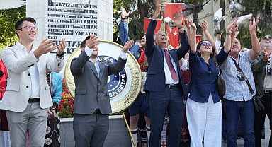 Altın Karagöz’den dünyaya barış ve kardeşlik mesajı