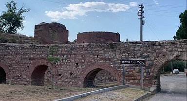 Antik su yolundaki kemerler araçlara kapı oldu