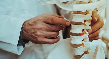 Aşırı alkol ve sigara kemikleri eritiyor