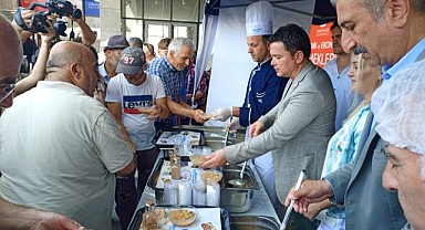 Aşureler Başkan Aydın'ın ellerinden