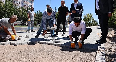 Başkan Arı, yaya kaldırımı ve yol yapım çalışmalarını inceledi