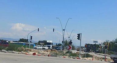 Bitmeyen Çalı Kavşağı trafikte zor anlara neden oluyor