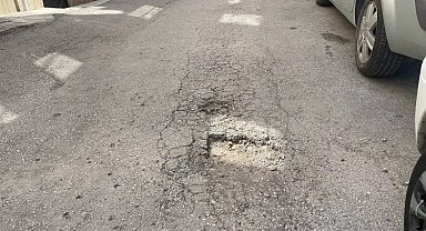 Bursa Çarşamba'da çukurlar isyan ettirdi!