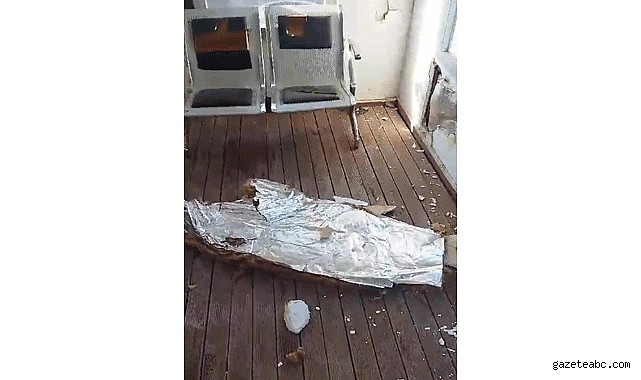 Bursa'da akıllı durakları parçaladılar