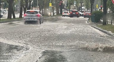 Bursa sağanak yağışa teslim