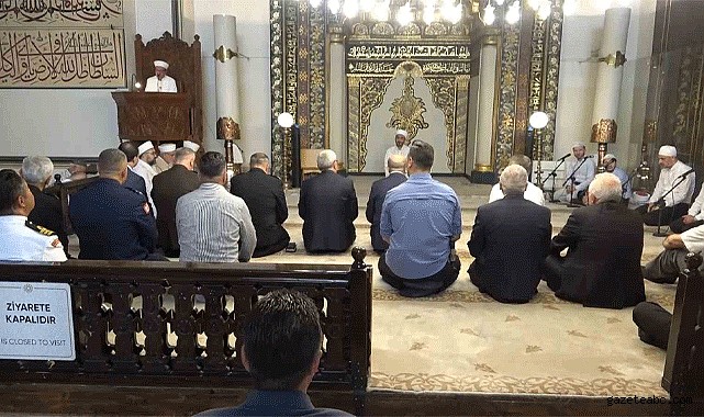 Bursa Ulucamii’de 15 Temmuz Şehitleri için Kuran okundu