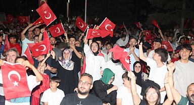 Çayırova'da Ay-Yıldızlı zafer coşkusu