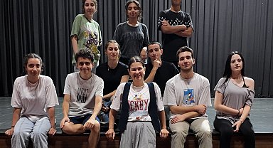 Çayırovalı gençler kendilerini tiyatro ile geliştiriyor