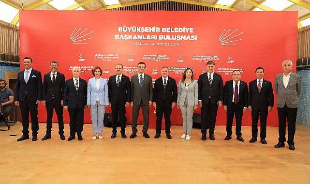 CHP'li Büyükşehir Belediye Başkanları İstanbul'da buluştu