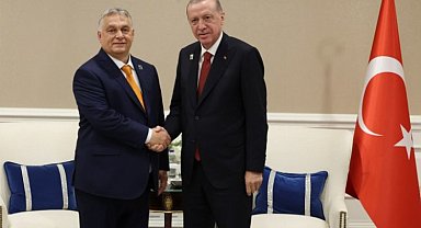 Erdoğan, zirvede Macaristan'la görüştü