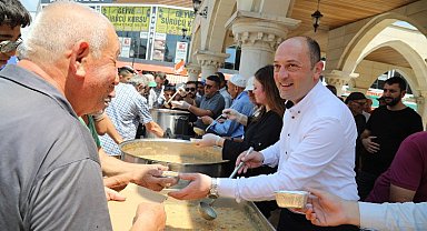 Geyve'de binlerce kişiye aşure ikramı