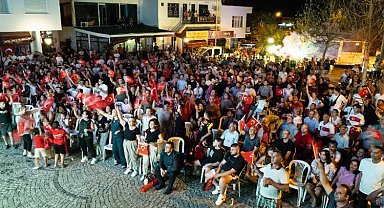 Güzelbahçe'de milli coşku meydanlara taştı