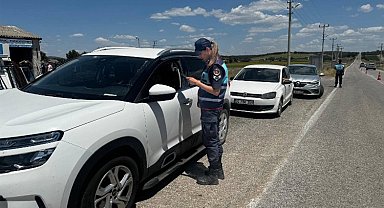 Jandarma Enez'de denetimlerine devam ediyor