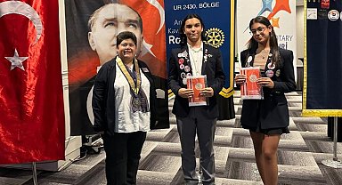 Lise öğrencisi iki genç Brezilya yolcusu