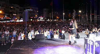 Marmaris 90'lı yılların aşk şarkılarıyla coştu