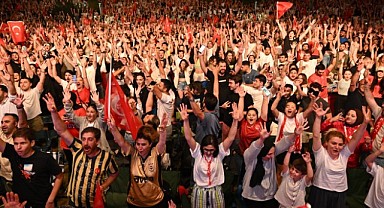 Milliler Çeyrek Finalde, Taraftar Parkta