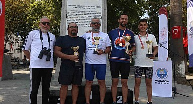 Mudanya Körfezi Yüzme Maratonu’nda sporcular 12 kilometre yüzdü