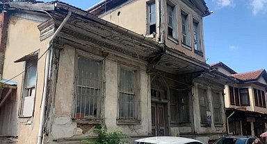 Tarihi evler yıkılmaya mahkum ediliyor