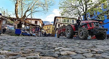 700 yıllık tarihe binlerce ziyaret
