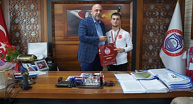 Başkan Bekir Aydın, Karate Şampiyonu Hamza Onur Yazıcı’yı Ağırladı