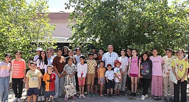 Başkan Şadi Özdemir Minareliçavuş’ta Yaz Atölyeleri’ne katıldı