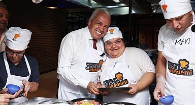 Başkan Şadi Özdemir özel çocuklarla pizza yaptı