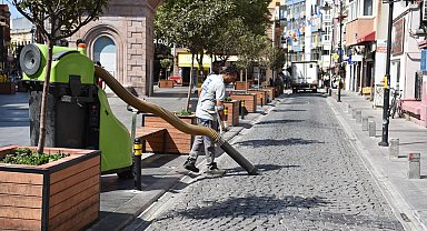 Belediye ekipleri izmarit avında