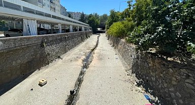 Bursa'da kuruyan dere kötü koku yayıyor