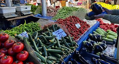 Bursa'da pazarın nabzı "Tuz Pazarında'' atıyor