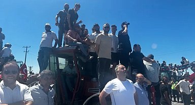 CHP Bursa Milletvekili Orhan Sarıbal eylemde çiftçileri yalnız bırakmadı