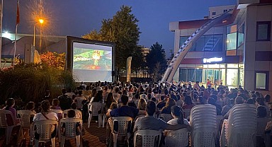 Çocuklar beyaz perdenin büyülü dünyasını keşfediyor