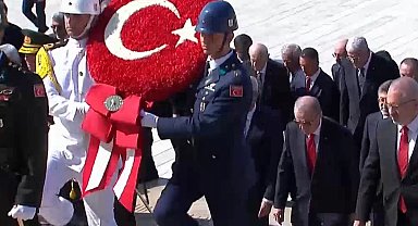 Devlet erkanı Ata'nın huzurunda