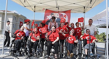 Engelli bireyler 30 Ağustos Zafer Bayramını coşkuyla kutladı